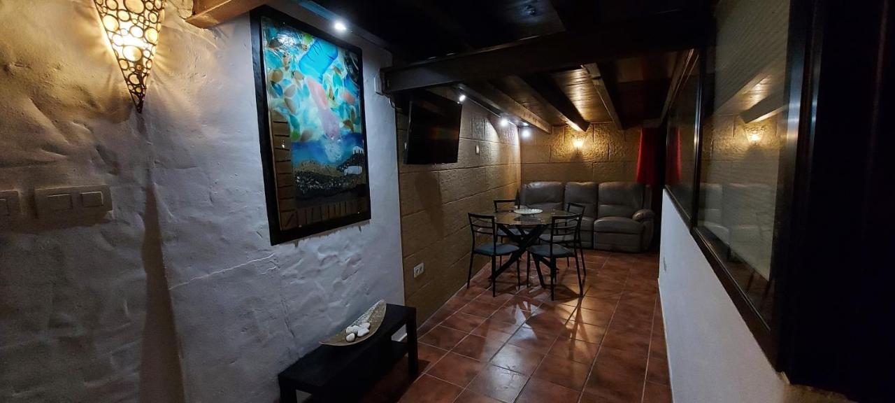 Aloelux Villa !! - Private Villa With Pool , Jacuzzi, Cinema, Massage ,Wonderful View, Art Desing Villa Тіас Екстер'єр фото