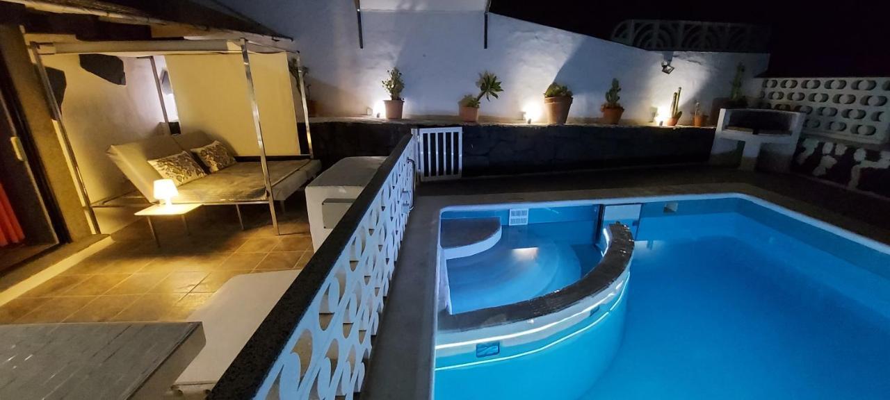 Aloelux Villa !! - Private Villa With Pool , Jacuzzi, Cinema, Massage ,Wonderful View, Art Desing Villa Тіас Екстер'єр фото