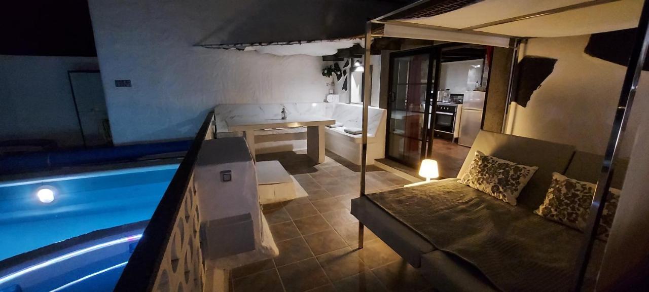 Aloelux Villa !! - Private Villa With Pool , Jacuzzi, Cinema, Massage ,Wonderful View, Art Desing Villa Тіас Екстер'єр фото