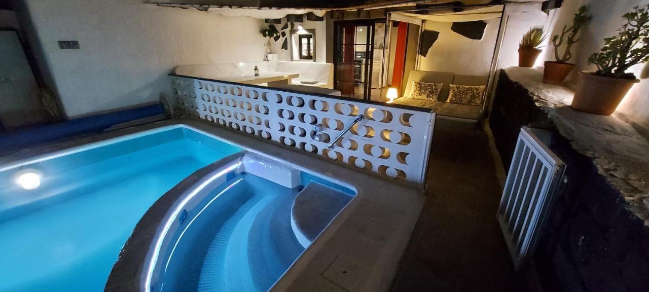 Aloelux Villa !! - Private Villa With Pool , Jacuzzi, Cinema, Massage ,Wonderful View, Art Desing Villa Тіас Екстер'єр фото