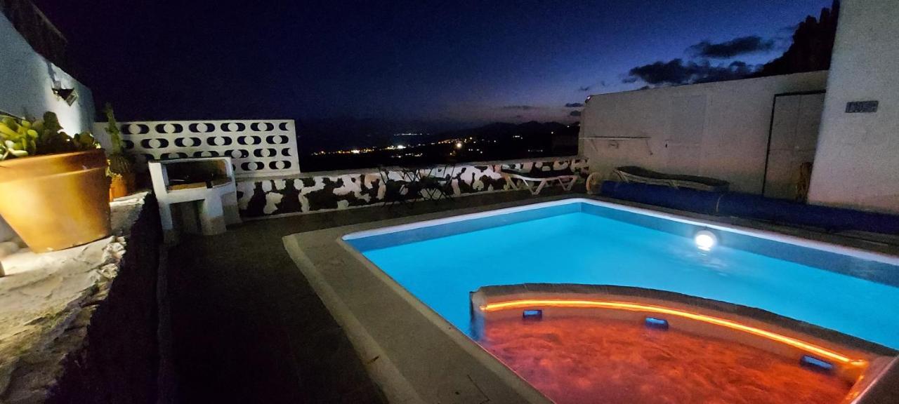Aloelux Villa !! - Private Villa With Pool , Jacuzzi, Cinema, Massage ,Wonderful View, Art Desing Villa Тіас Екстер'єр фото