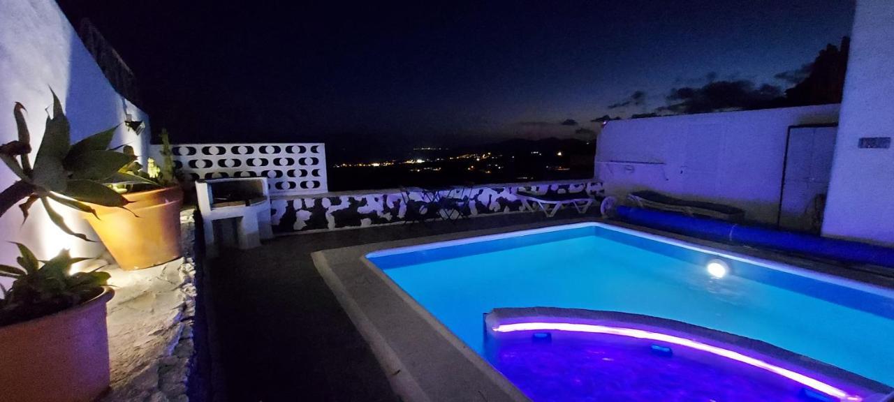 Aloelux Villa !! - Private Villa With Pool , Jacuzzi, Cinema, Massage ,Wonderful View, Art Desing Villa Тіас Екстер'єр фото