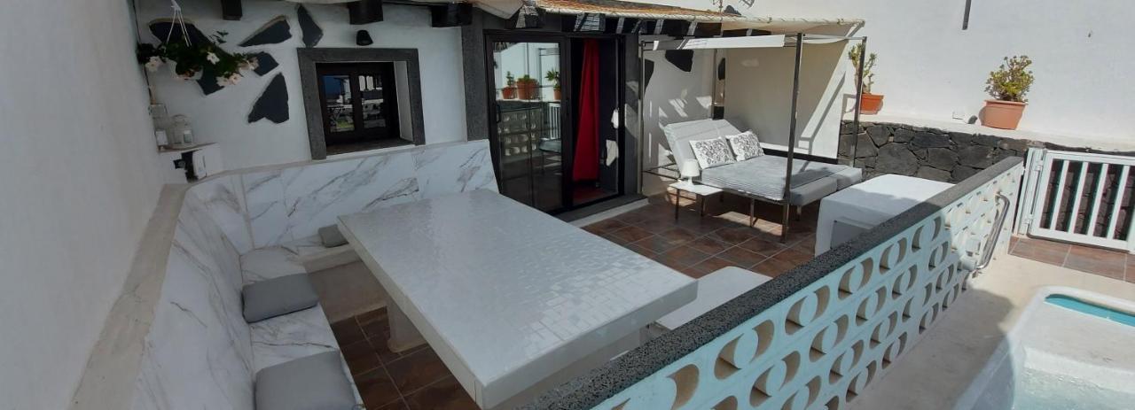 Aloelux Villa !! - Private Villa With Pool , Jacuzzi, Cinema, Massage ,Wonderful View, Art Desing Villa Тіас Екстер'єр фото
