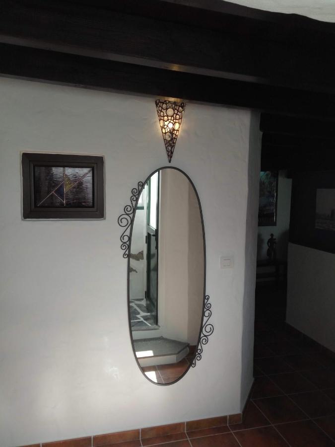 Aloelux Villa !! - Private Villa With Pool , Jacuzzi, Cinema, Massage ,Wonderful View, Art Desing Villa Тіас Екстер'єр фото